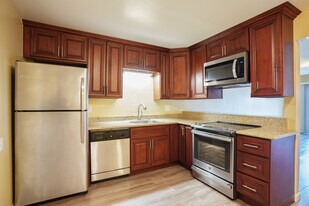 Summit Apartments in Hayward, CA - Building Photo