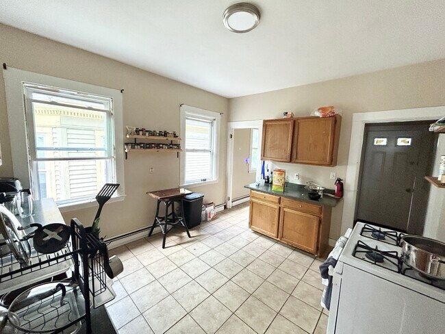 72 Calumet St, Unit 3 in Boston, MA - Foto de edificio - Building Photo