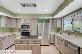 2885 Duneville St in Las Vegas, NV - Building Photo - Building Photo