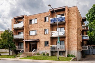 Villa Cartier in Laval, QC - Building Photo