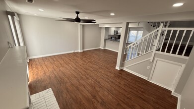 1319 Peabody Dr in Hampton, VA - Foto de edificio - Building Photo