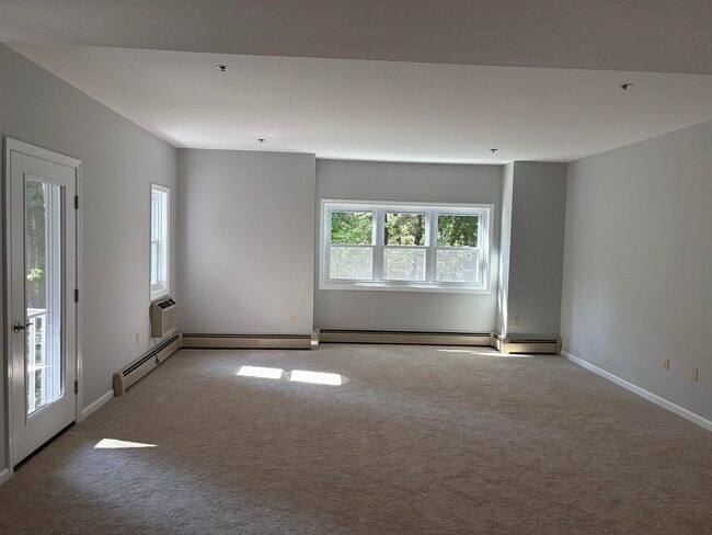 120 Coliseum Ave in Nashua, NH - Building Photo - Building Photo