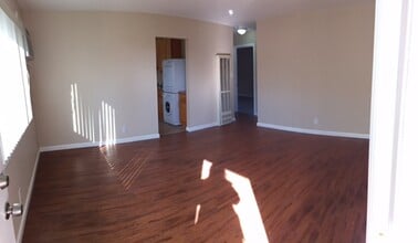161 Starr Ave, Unit D in Turlock, CA - Building Photo - Building Photo