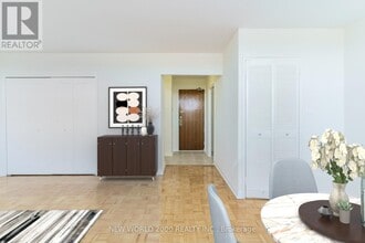 485 Eglinton Ave E in Toronto, ON - Building Photo - Building Photo