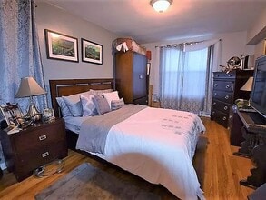 90-11 35th Ave in Queens, NY - Foto de edificio - Building Photo