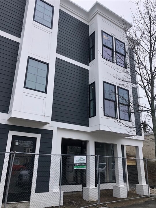 1500 Massachusetts Ave in Arlington, MA - Building Photo