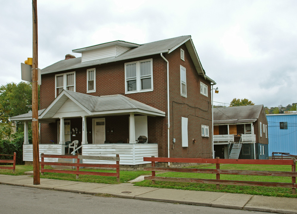 1038 6th St in Charleston, WV - Foto de edificio