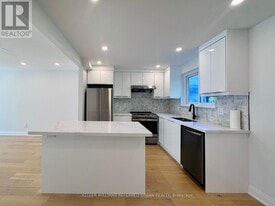 906 Marinet Crescent in Pickering, ON - Building Photo