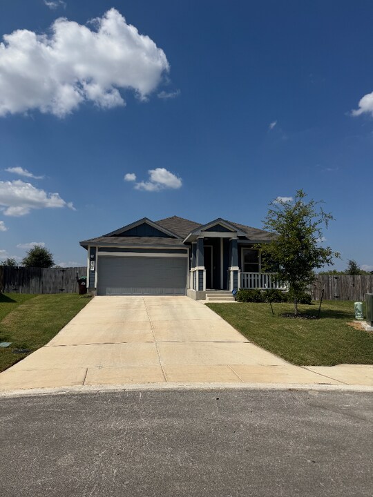 4507 Longhorn Crst in San Antonio, TX - Foto de edificio