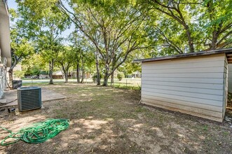 116 N 12th St in Midlothian, TX - Foto de edificio - Building Photo