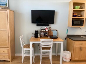 31 Brown Ave in Hampton, NH - Foto de edificio - Building Photo