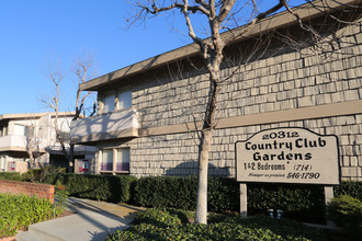 Country Club Gardens in Costa Mesa, CA - Building Photo - Building Photo