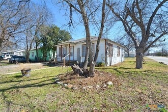 910 Pine St in New Braunfels, TX - Building Photo - Building Photo