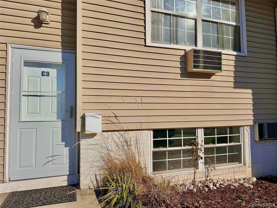 5 Forge Gate Dr in Cold Spring, NY - Building Photo