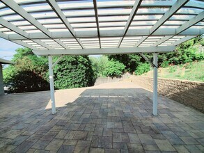 2745 Summit Dr in Hillsborough, CA - Building Photo - Building Photo