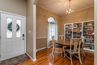 613 Adens Woods Ct in Columbia, MO - Foto de edificio - Building Photo