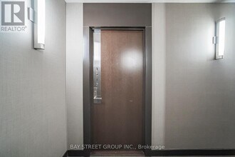 70 Temperance St in Toronto, ON - Building Photo - Building Photo