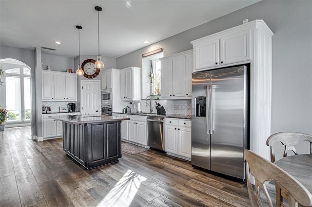 4308 Enchanted Oaks Dr in Arlington, TX - Foto de edificio