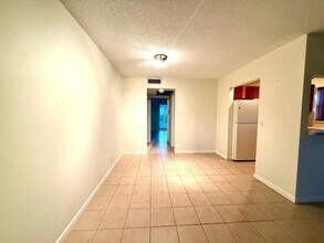 22 Andover A, Unit 22 in West Palm Beach, FL - Building Photo - Building Photo