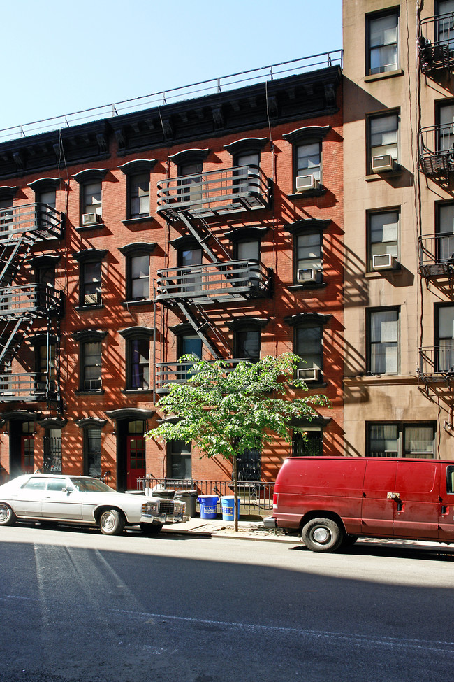 224 W 17th St in New York, NY - Building Photo - Building Photo