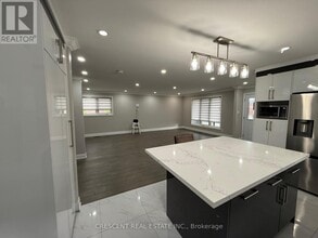 3941 Longo Cir in Mississauga, ON - Building Photo - Building Photo
