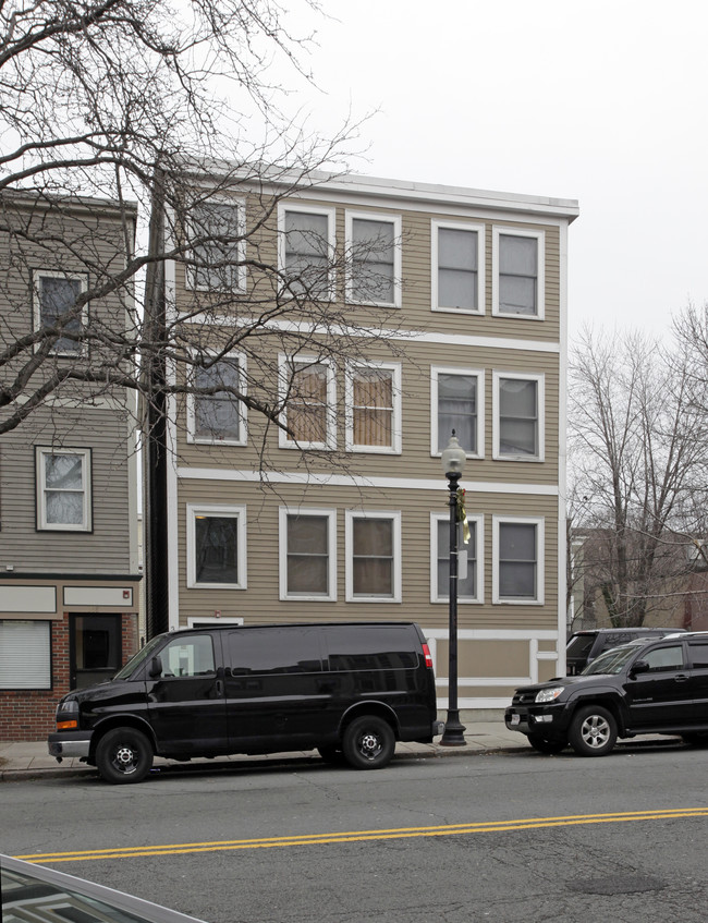 320 W Broadway in Boston, MA - Foto de edificio - Building Photo