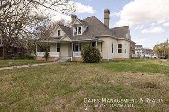 805 S Broad St in Burlington, NC - Foto de edificio - Building Photo