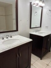 5780 SW 59th Pl in South Miami, FL - Foto de edificio - Building Photo