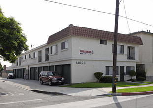 13000 Roselle Ave in Hawthorne, CA - Building Photo - Building Photo