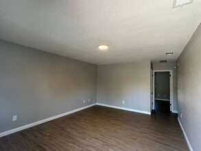 900 La Vida Ln in Porterville, CA - Building Photo - Building Photo