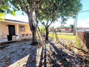 5451 SW 5th Ter in Coral Gables, FL - Foto de edificio - Building Photo