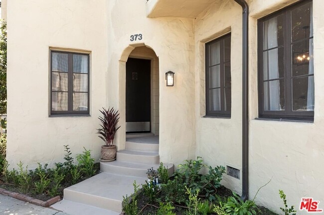 373 S Crescent Heights Blvd in Los Angeles, CA - Building Photo - Building Photo
