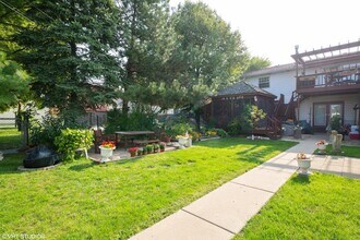 26 E Crystal Lake Ave, Unit Apt B in Crystal Lake, IL - Building Photo - Building Photo