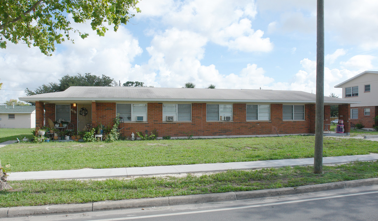 606-608 Rosa L Jones Blvd in Cocoa, FL - Building Photo