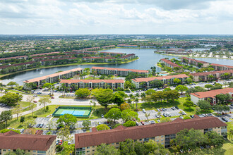 Hawthorne Condominium in Pembroke Pines, FL - Building Photo - Building Photo