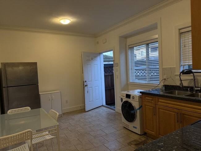 7519 14th Ave in Burnaby, BC - Building Photo - Building Photo