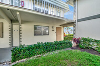 195 Monaco Way in Delray Beach, FL - Foto de edificio - Building Photo