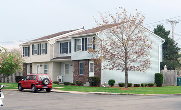 Somerset Townhomes in Rochester, NY - Building Photo - Building Photo