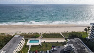 2565 S Ocean Blvd in Palm Beach, FL - Building Photo - Building Photo