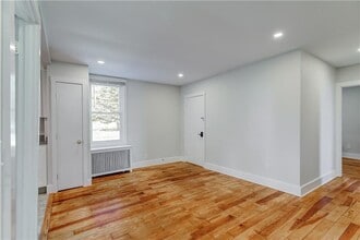 38 Morningside Ln in Portsmouth, RI - Foto de edificio - Building Photo