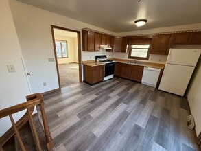 1102 Smedal Dr in Stoughton, WI - Building Photo - Building Photo