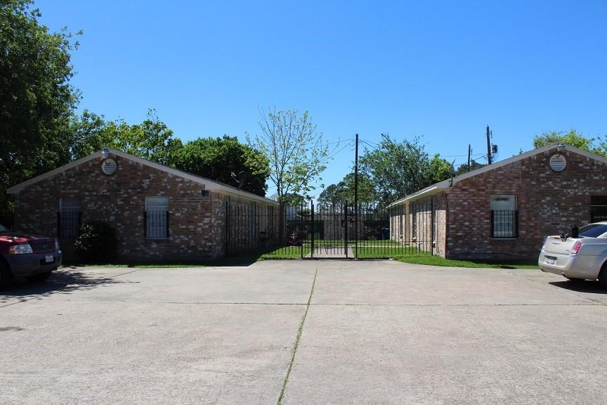 220 Westward Ave in La Marque, TX - Building Photo