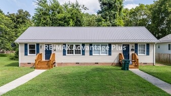 703 School St in Farmville, VA - Building Photo