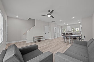 9th + Forbes Luxury Student Living in Greenville, NC - Foto de edificio - Building Photo
