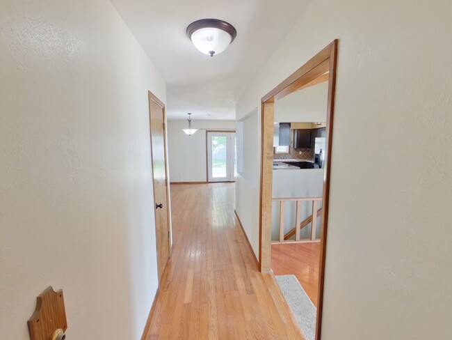 108 Aaron Dr in Andover, KS - Building Photo - Building Photo