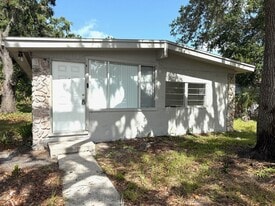 910 25th St E in Bradenton, FL - Building Photo