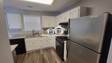 5743 Wells Cir in Stone Mountain, GA - Building Photo - Building Photo