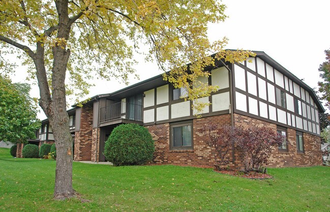 4830-4832 Indian Hills Dr in Racine, WI - Foto de edificio - Building Photo