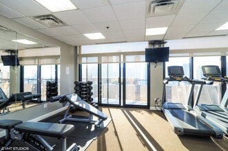 435 W Erie St, Unit 1708 in Chicago, IL - Foto de edificio - Building Photo