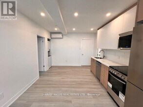 1982 Eglinton Ave W in Toronto, ON - Building Photo - Building Photo